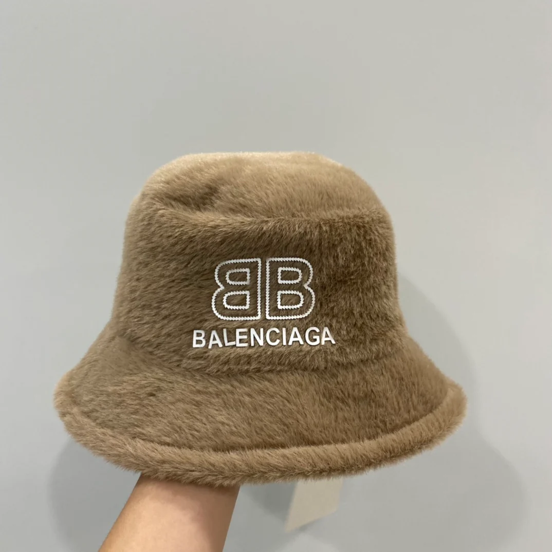 Рыбацкая шапка Balenciaga из норки - коричневая