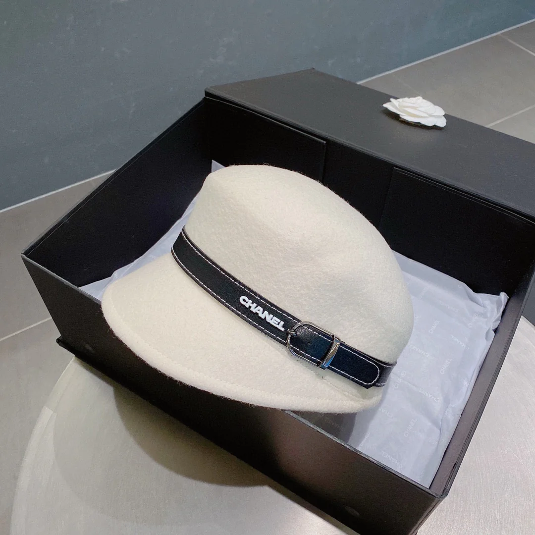 Chanel - Шерстяная кепка-?уточка? - Белая