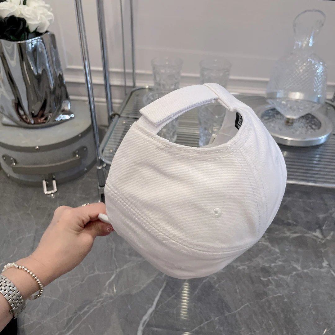 Бейсболки Balenciaga серии 520 — синхронизация с официальным сайтом