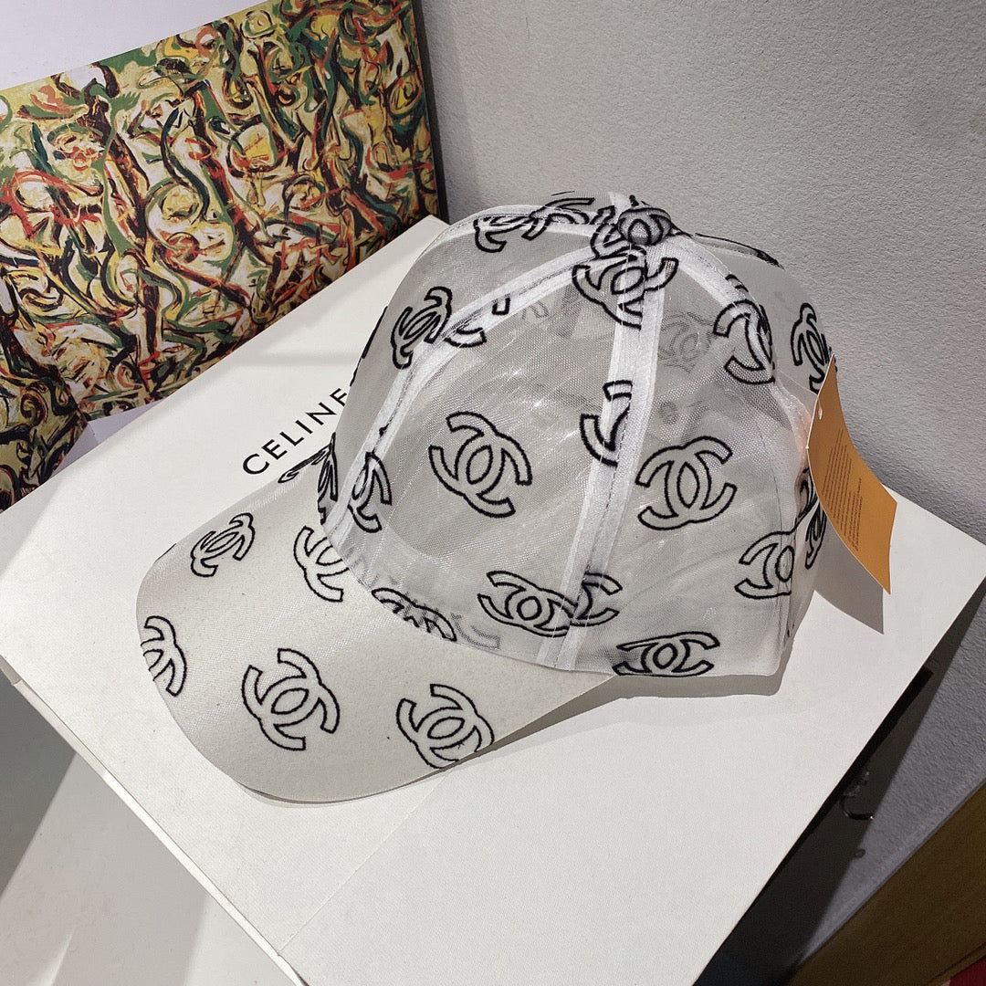 Новинка 2022 года от Chanel - сетчатая кепка-?уточка? - белая