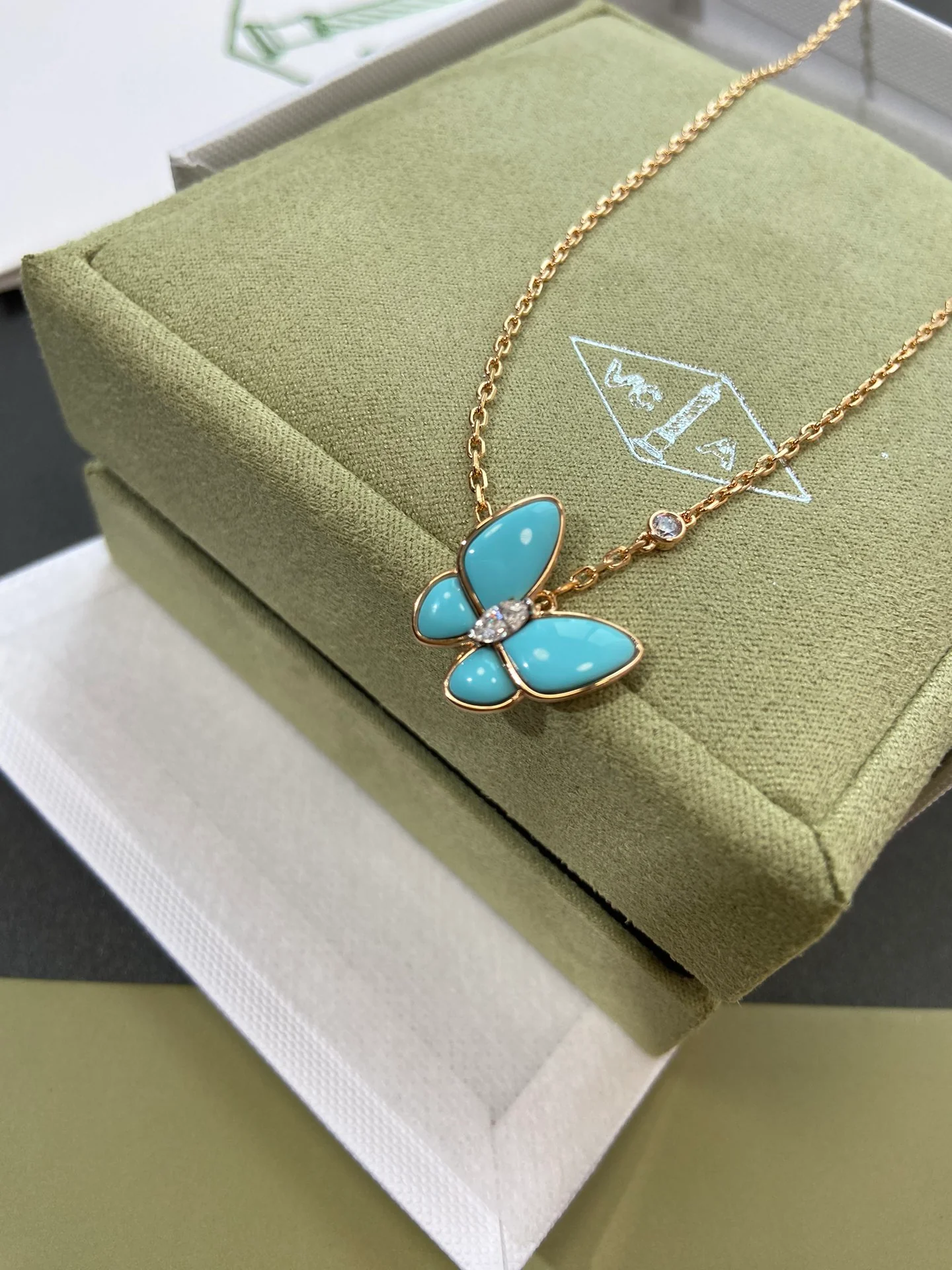 Van Vuitton - Колье 139