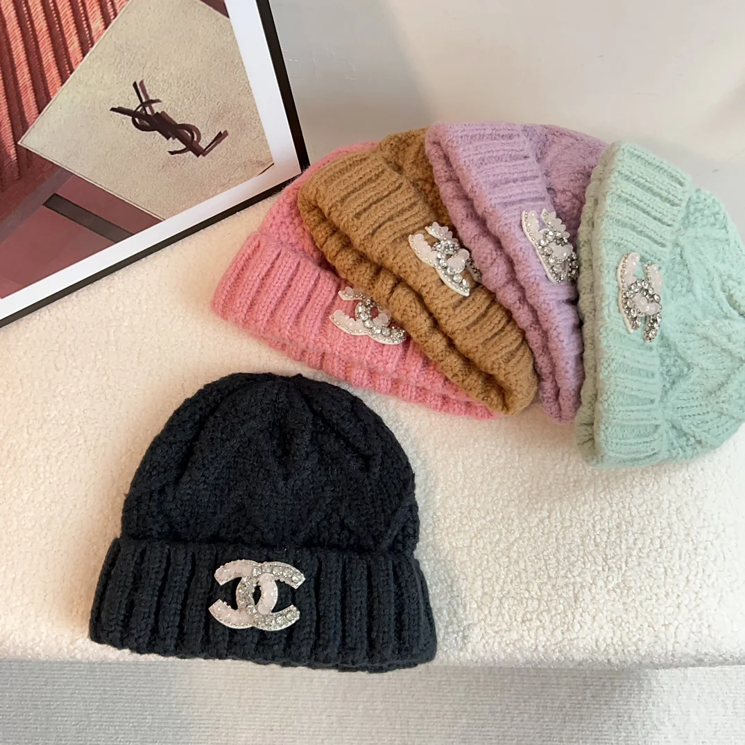 Вязаная шапка Chanel в корейском стиле, коллекция осень/зима 2023, черная.