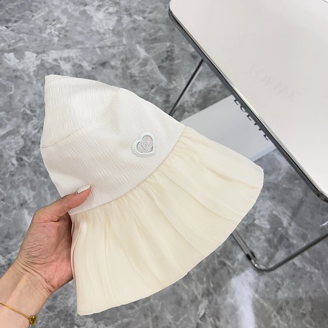 Новая элегантная шелковая шляпа от солнца Chanel 2024 с бантом - белая.