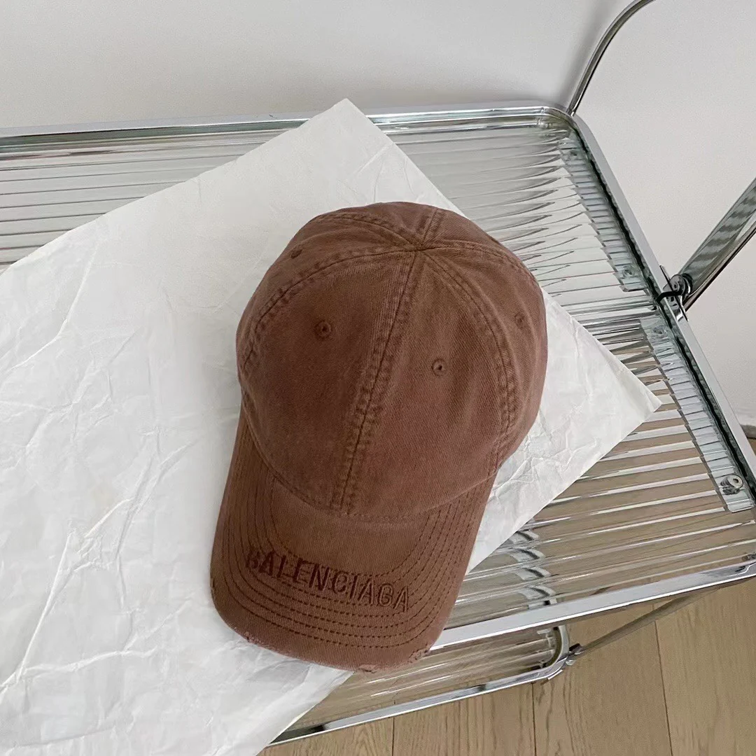 Бейсболка Balenciaga с вышивкой - коричневая