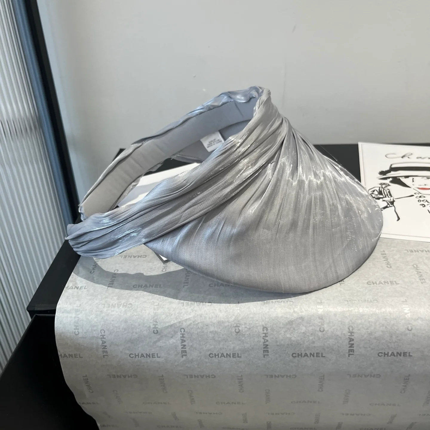 Miu Miu - Солнцезащитная шляпа с атласным бантом - Серебристая