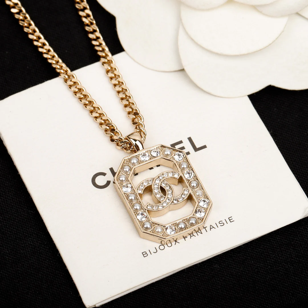 Chanel - Колье 395