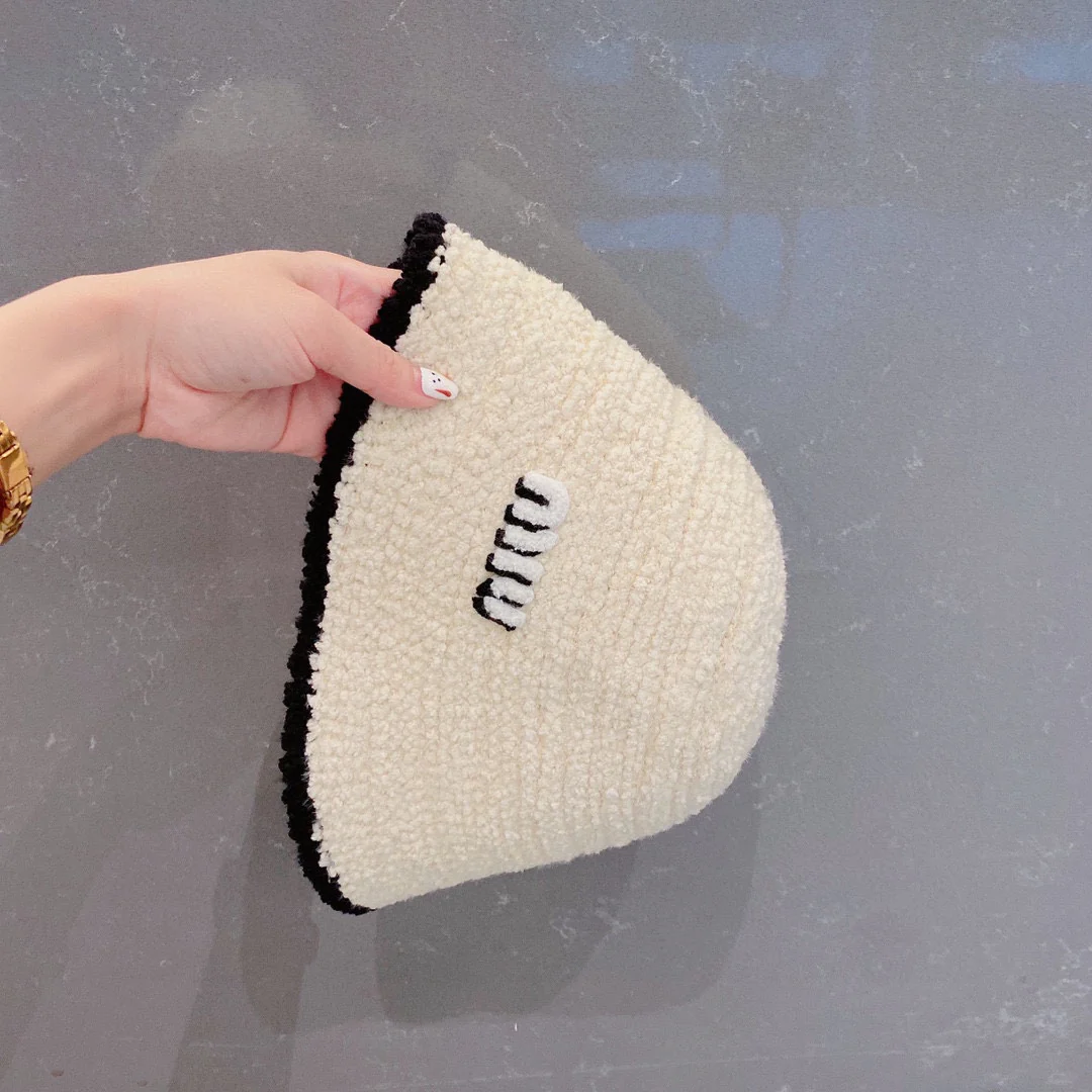 Miu Miu - Вязаная рыбацкая шапка - Белая - 1