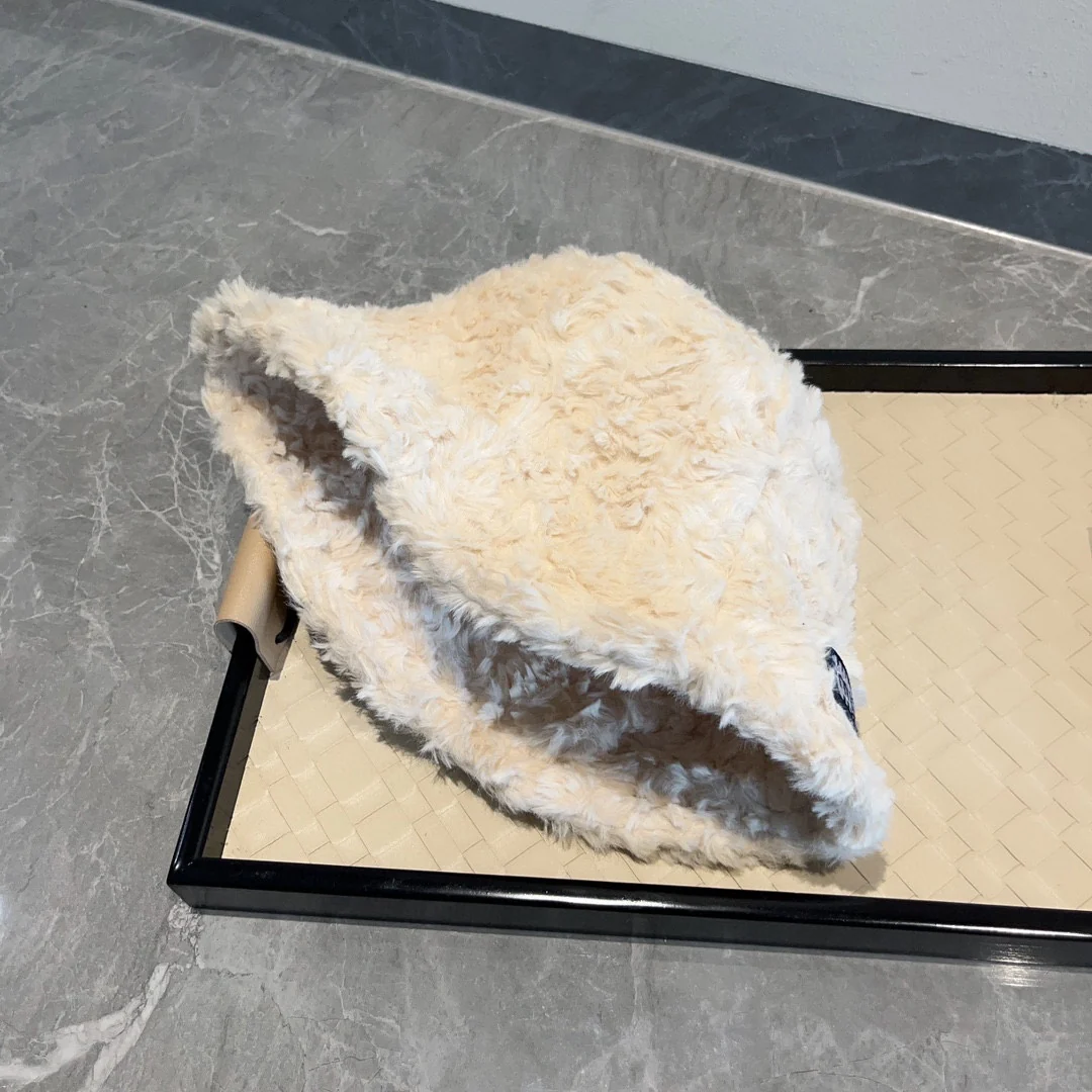 Miu Miu - Новая рыбацкая шапка из кроличьего меха, осень/зима - белая