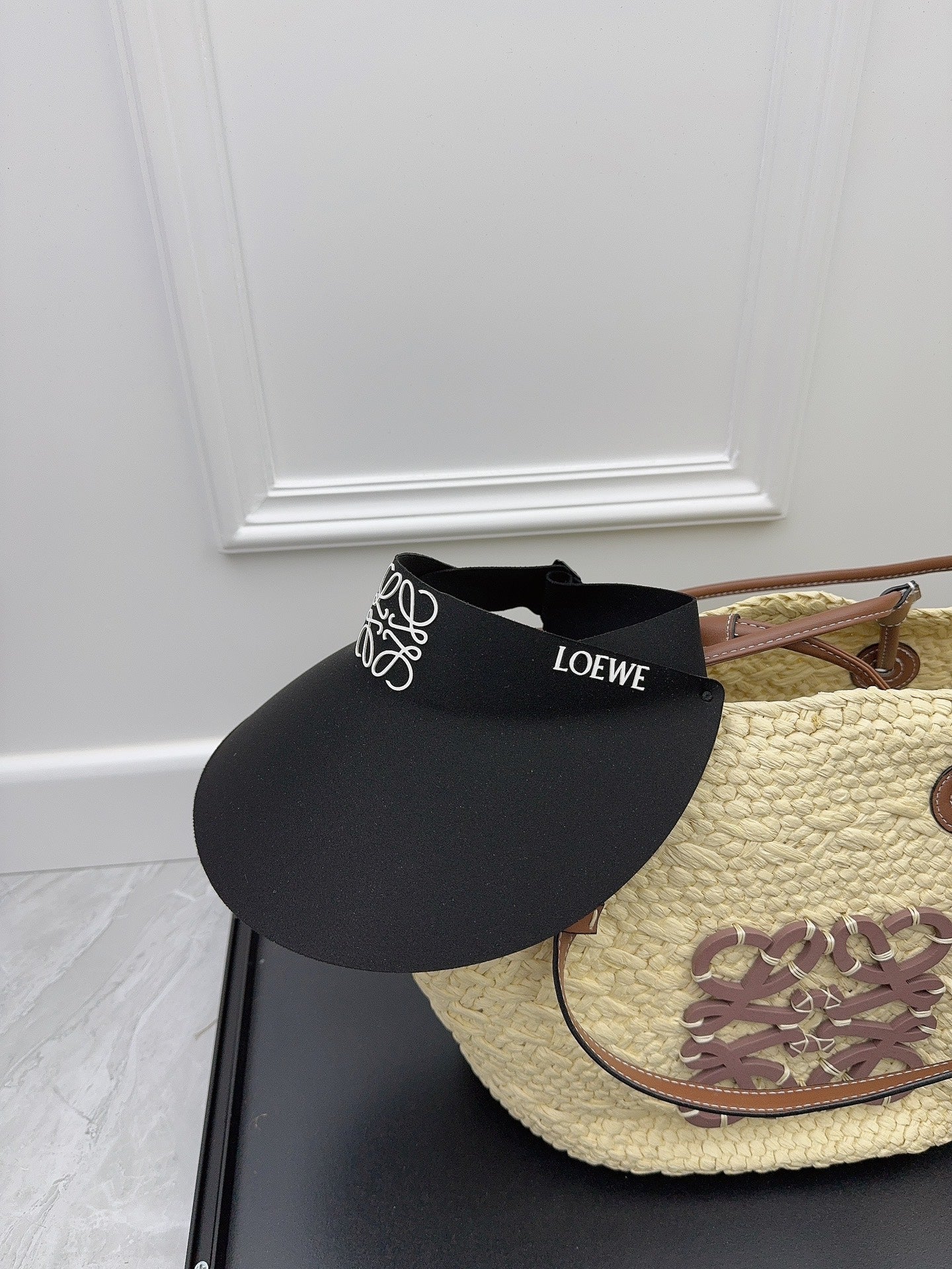 Новая модель LOEWE - бесшовная солнцезащитная шляпа