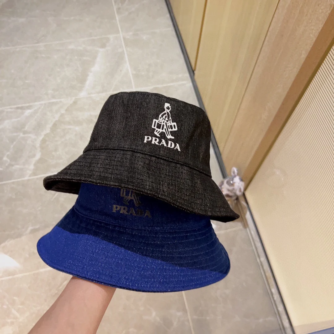 Новинка сезона весна/лето 2023 от Prada - Двусторонняя джинсовая панама - Синяя