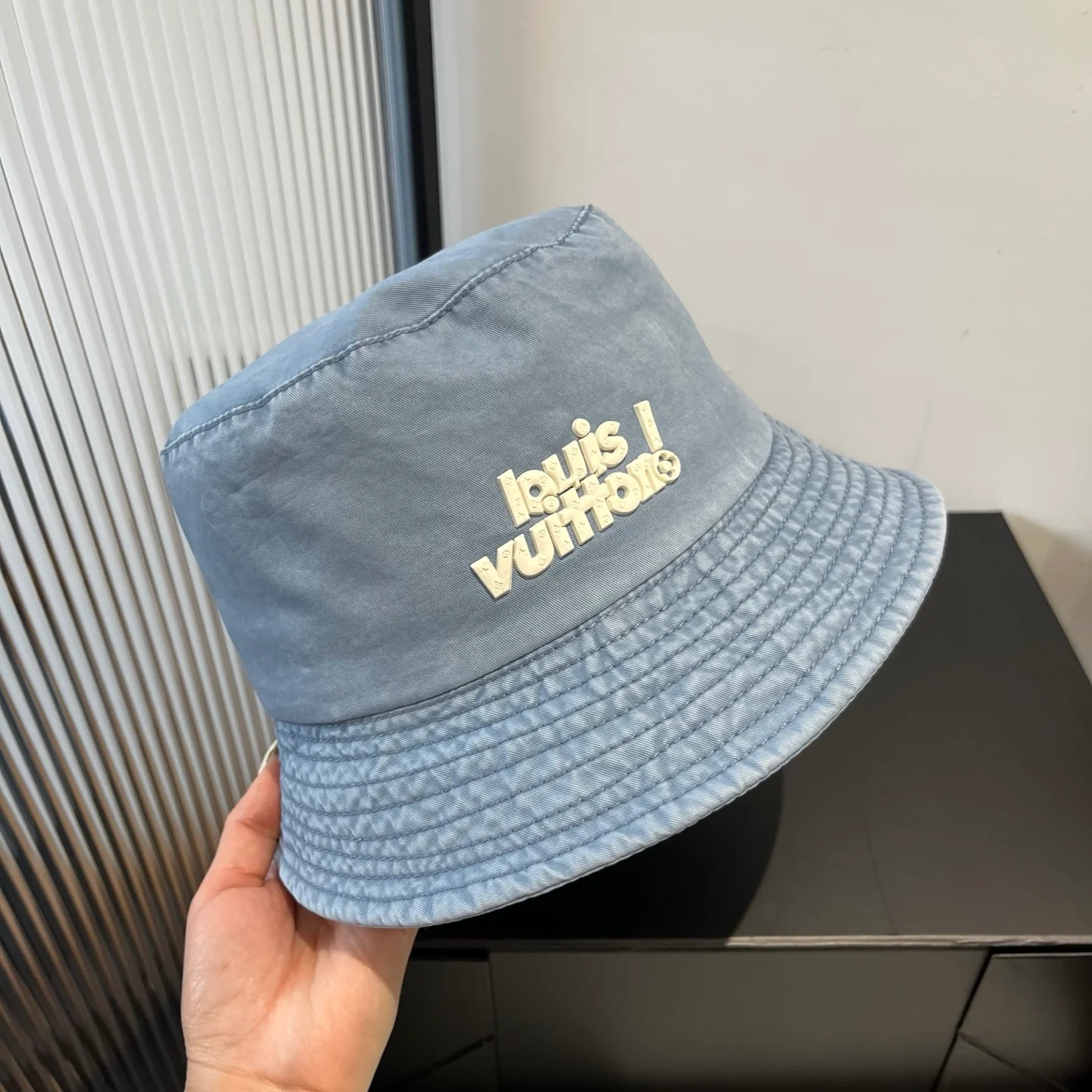 LV - Простая рыбацкая шляпа - Светло-голубая
