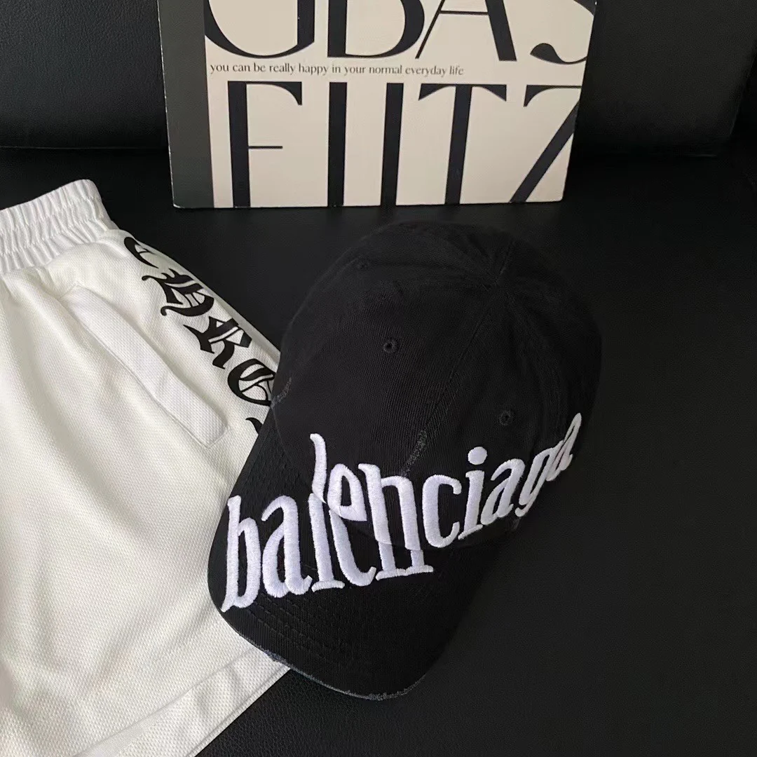 Бейсболка Balenciaga с вышивкой - черная