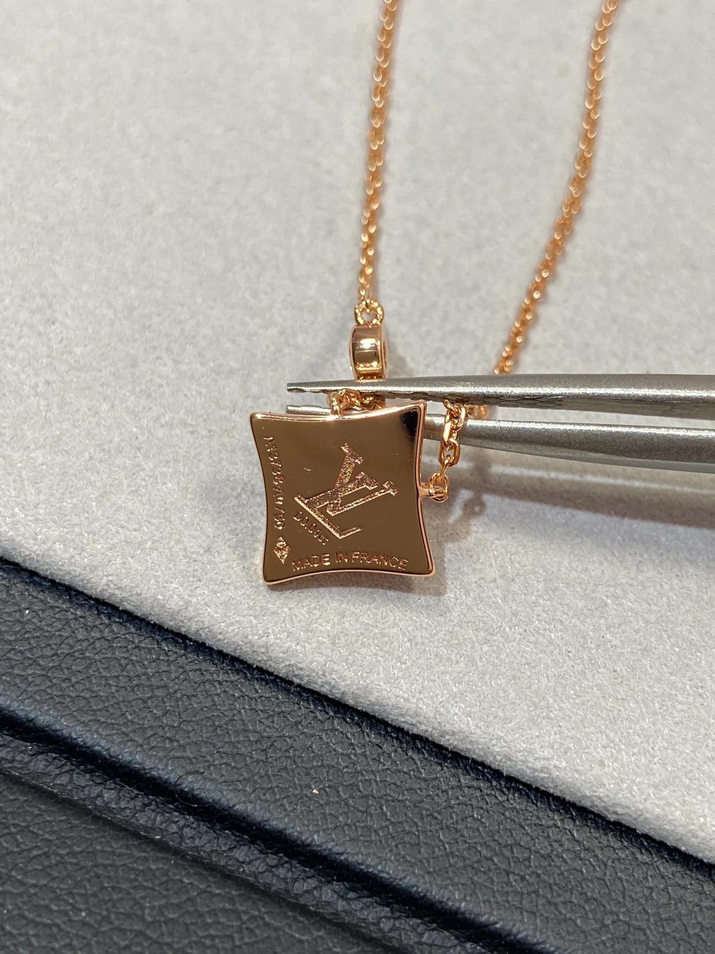 LV-Ожерелье 085