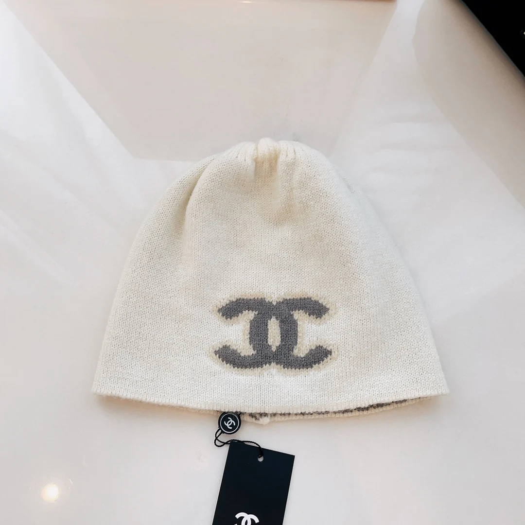 Chanel - Стеганая вязаная шапка-ушанка - Белая