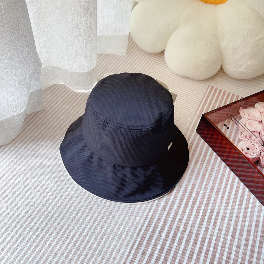 Новинка сезона весна/лето 2023 от Miu Miu - Панама с бантом - Черная