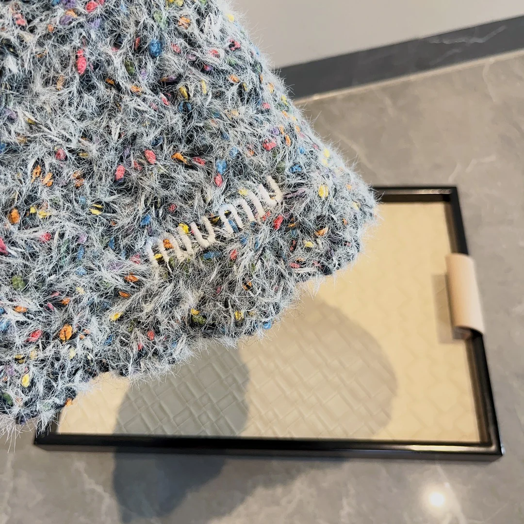 Miu Miu - Новая красочная вязаная шапка из осенне-зимней коллекции - Черная