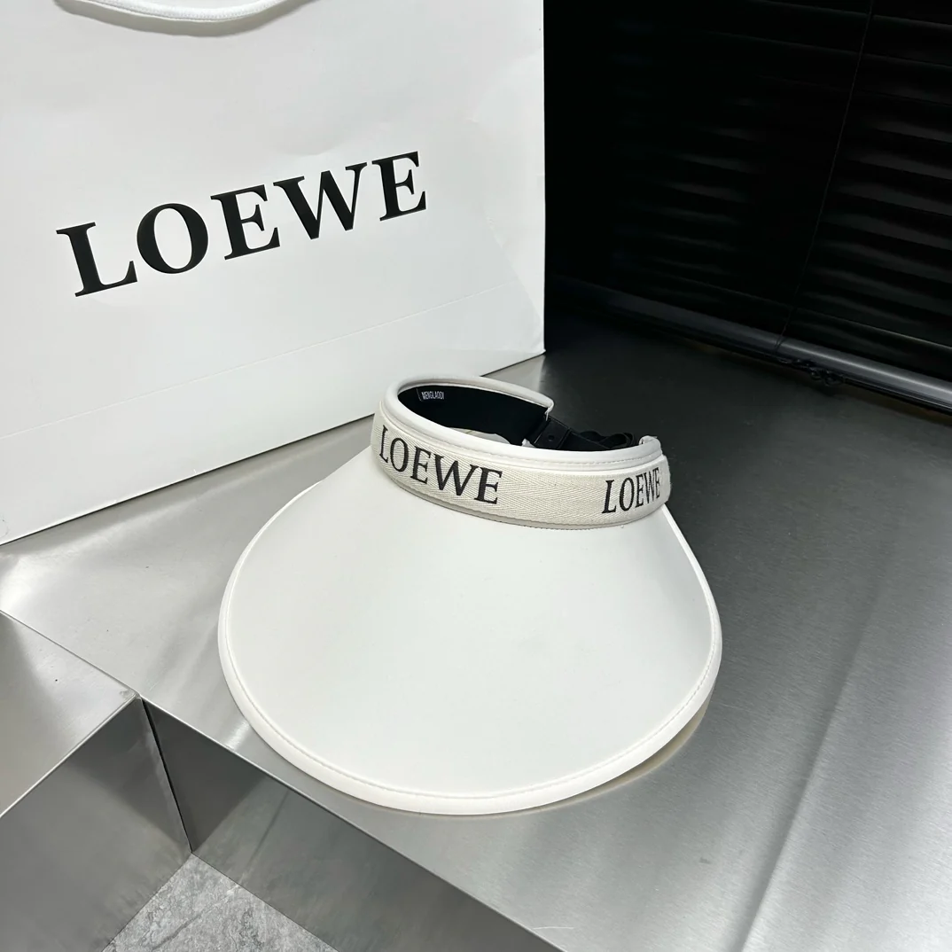 Новинка лета 2024 от LOEWE - Роскошная солнцезащитная шляпа из тесьмы.