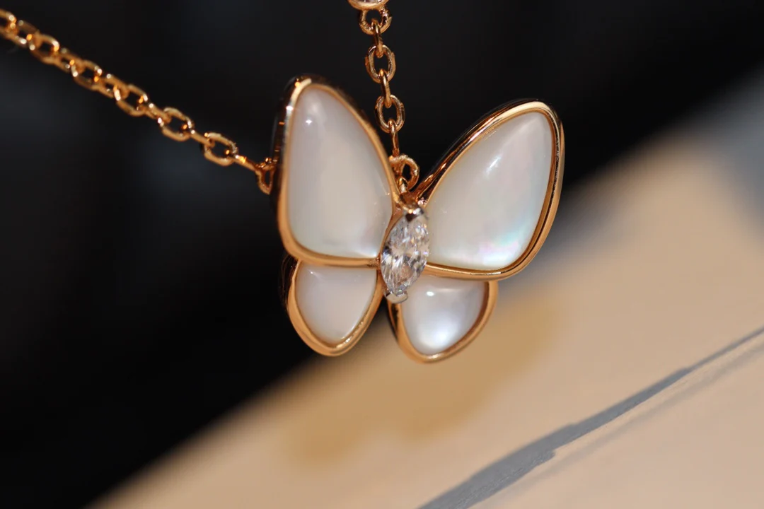 Van Vuitton - Колье 024