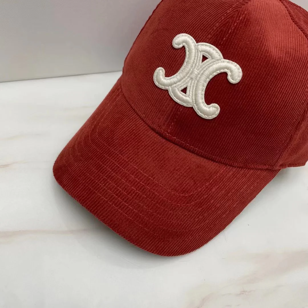 Вельветовая бейсболка Celine - красная