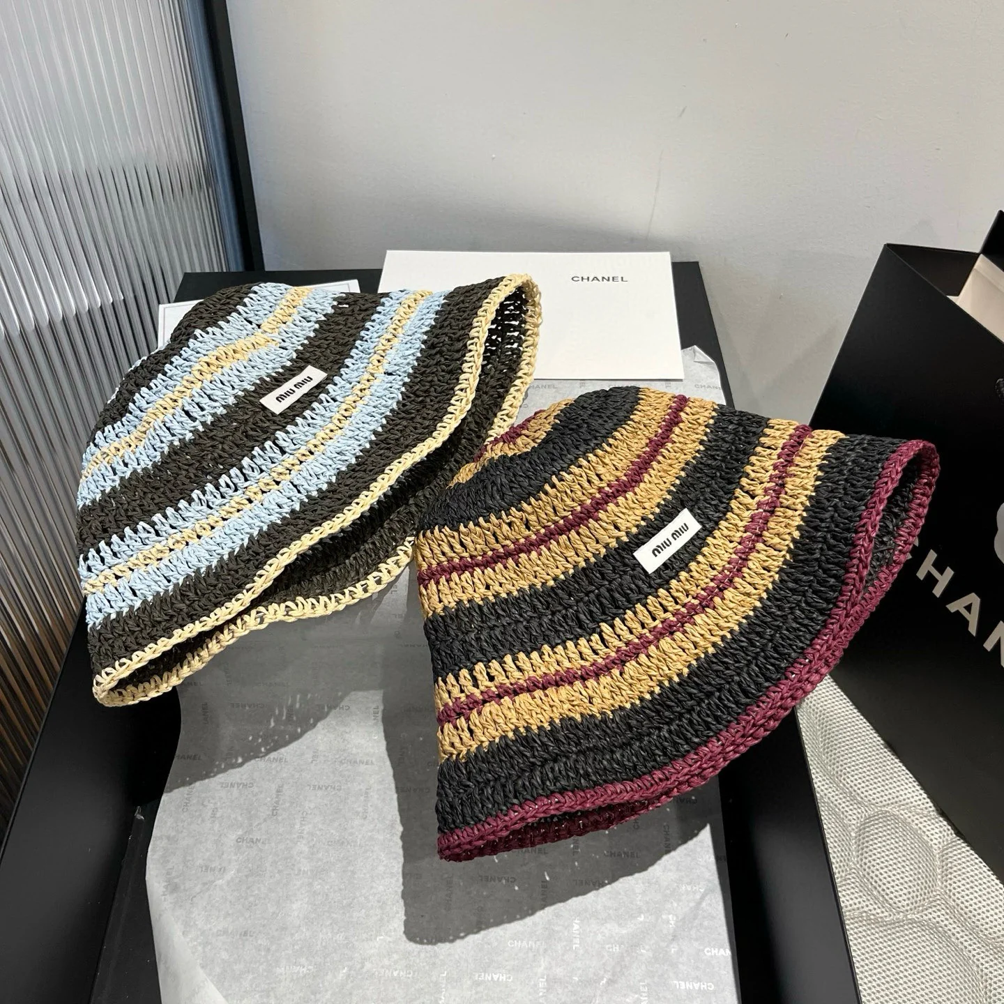 Панама Miu Miu в стиле колор-блок — синяя