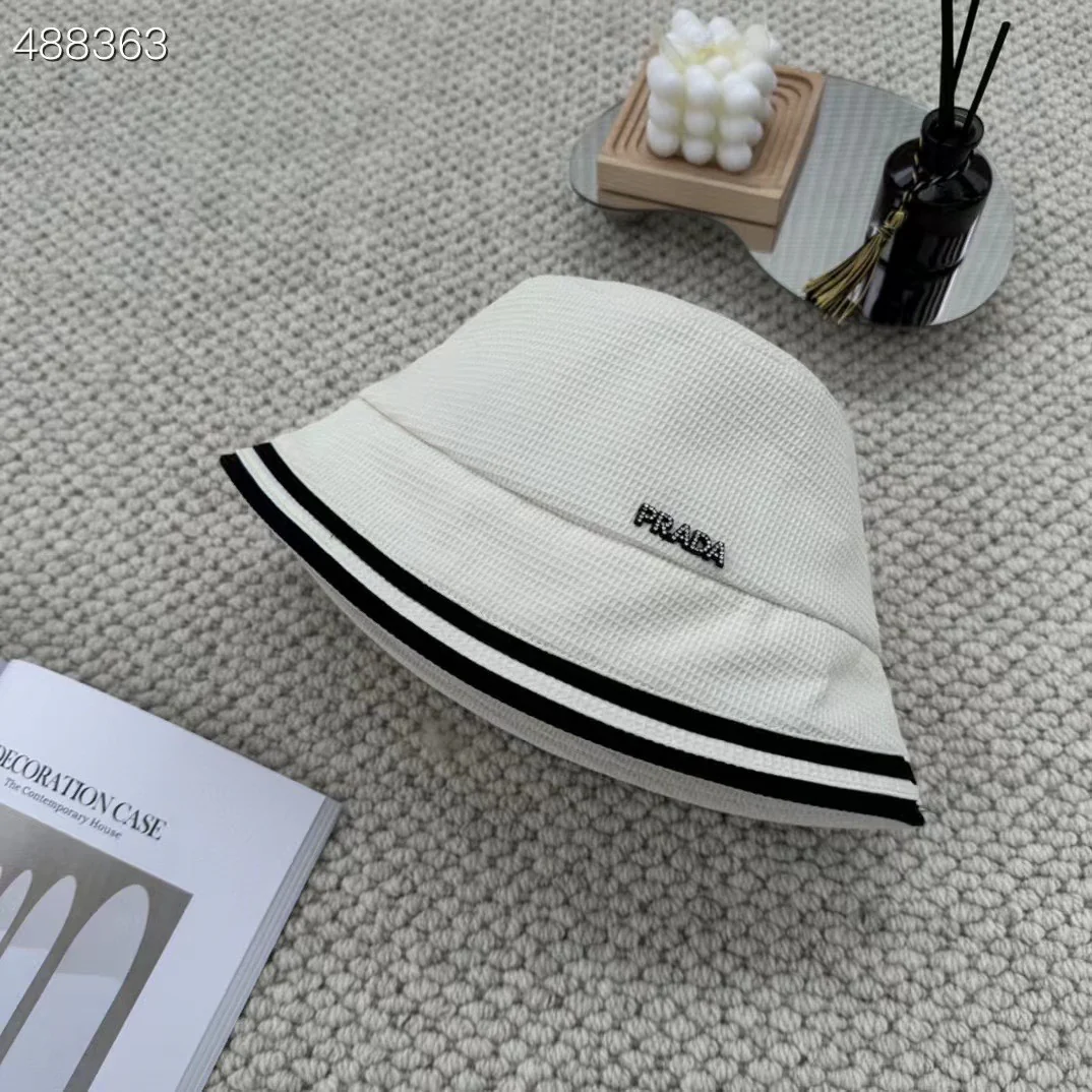Рыбацкая шляпа в клетку Prada - белая