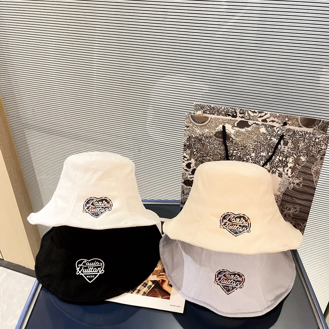 Рыбацкая кепка LV с логотипом в виде сердца — 4 цвета