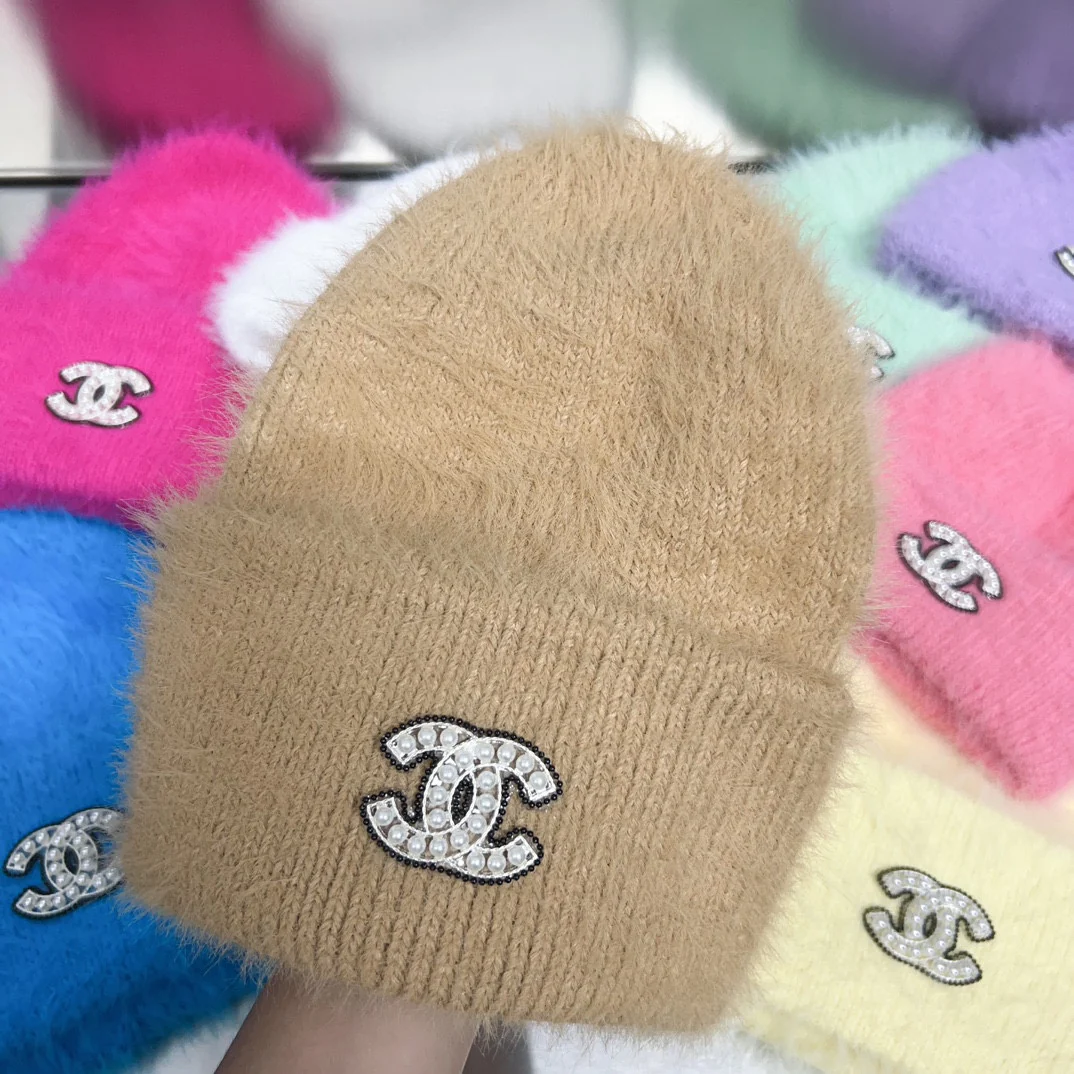 Chanel - Новая шляпа из искусственного норкового бархата