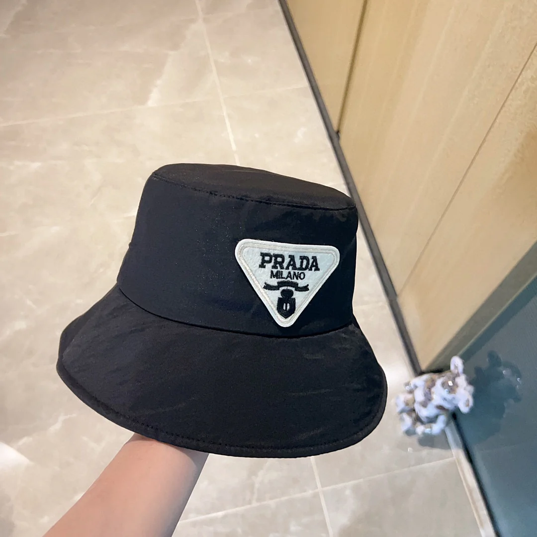 Новинка сезона весна/лето 2023 от Prada - Панама - Черная