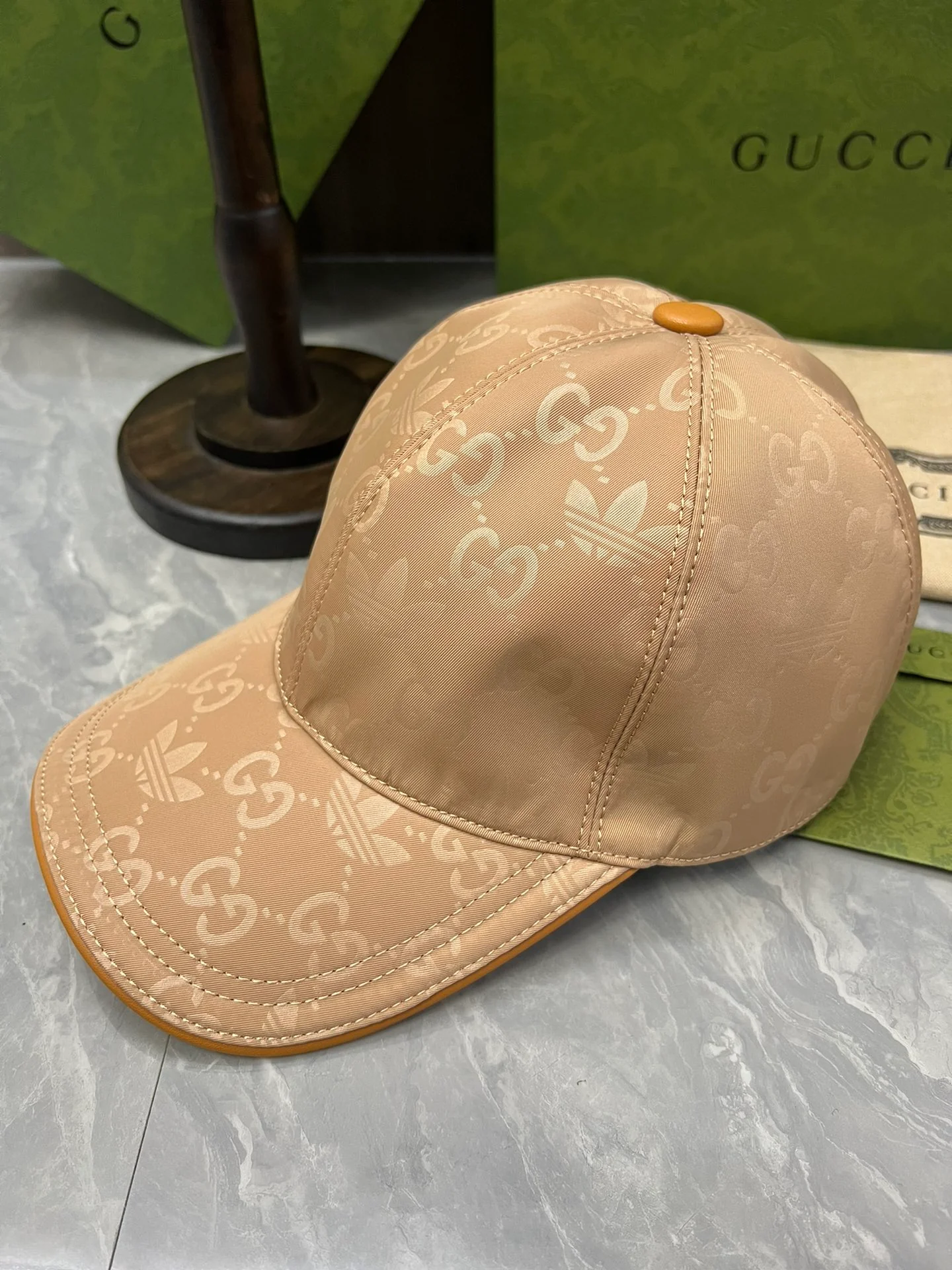 Водонепроницаемая бейсболка с монограммой от Gucci (коллаборация) - желтая