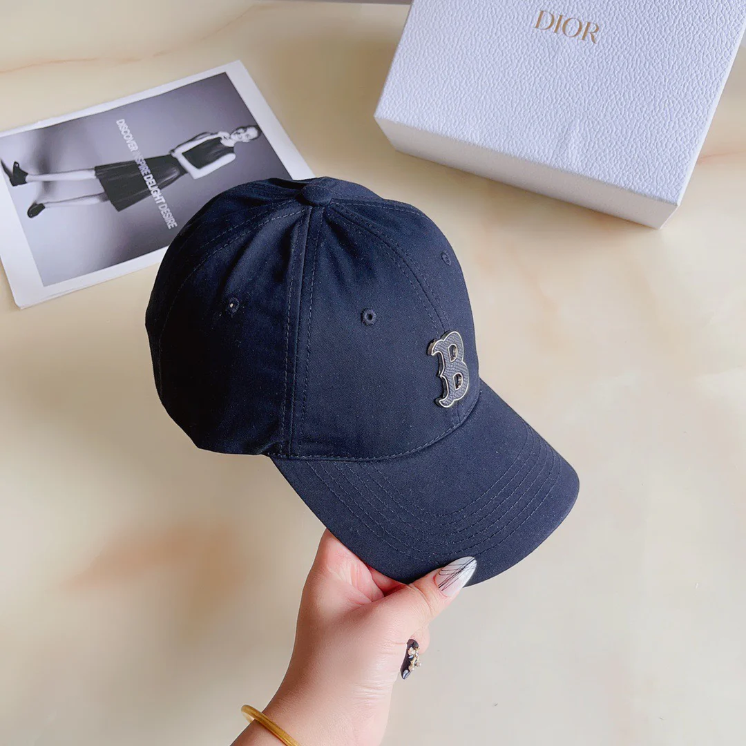 Balenciaga - Новая бейсболка в форме буквы B - conk4