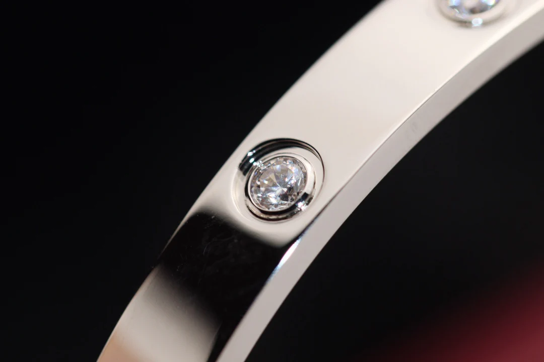 Широкий браслет Cartier Love с 10 бриллиантами