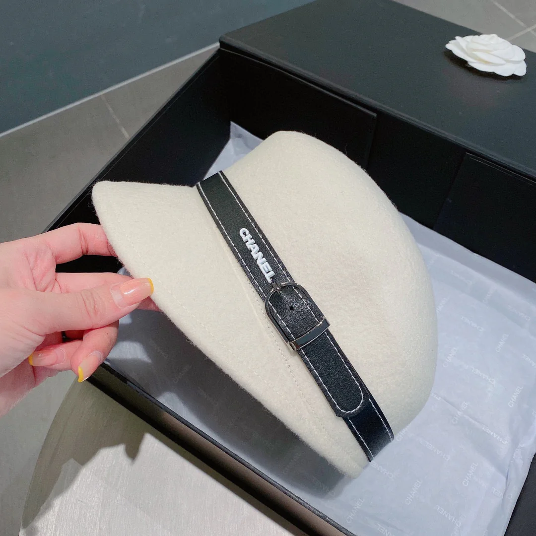 Chanel - Шерстяная кепка-?уточка? - Белая