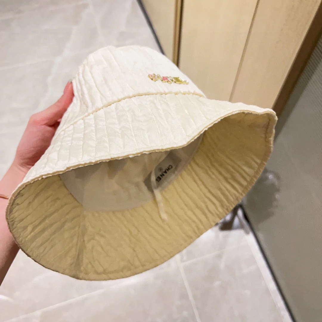 Новинка сезона весна/лето 2023 от Chanel - Мятая рыбацкая шляпа - Белая