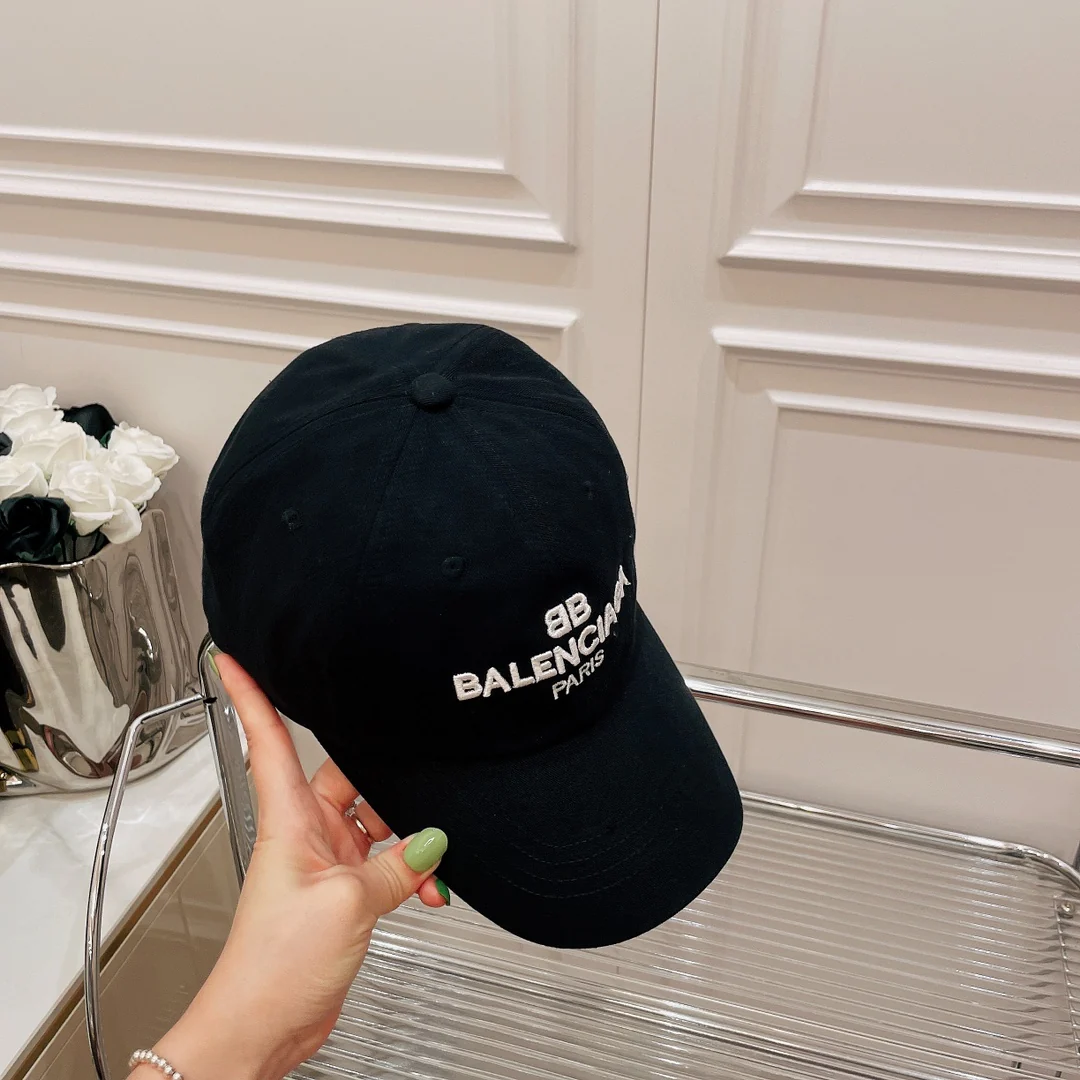 Бейсболка Balenciaga с вышивкой - 1