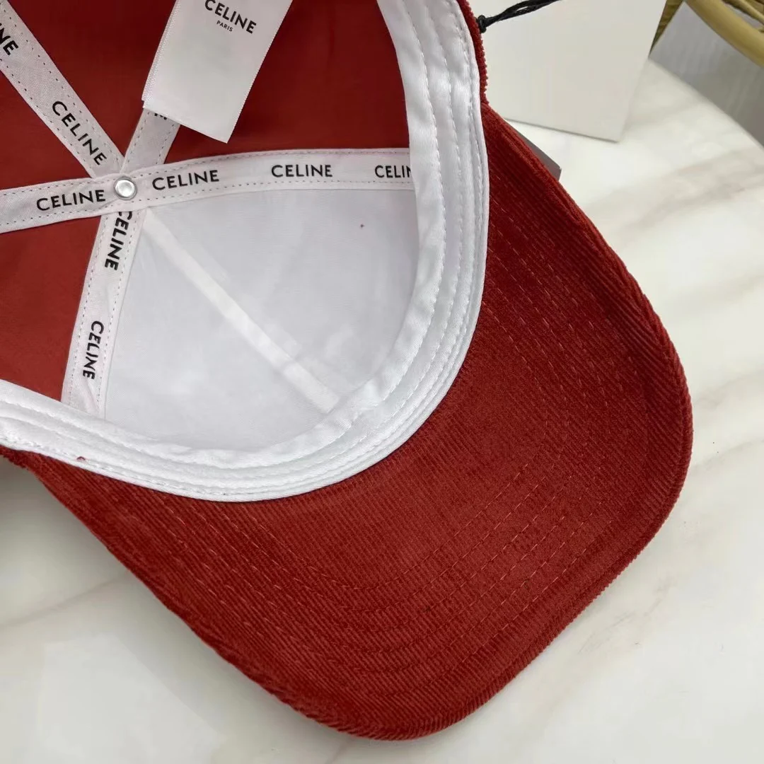 Вельветовая бейсболка Celine - красная