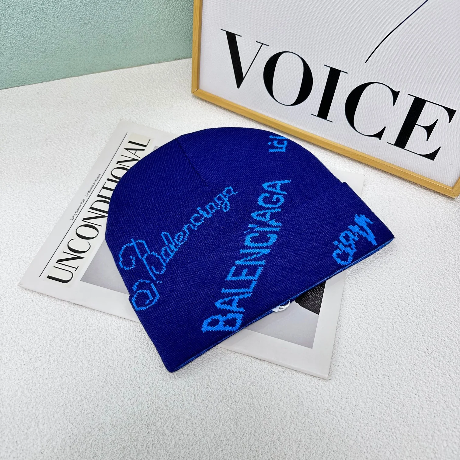 Новинка сезона осень/зима 2023 от Balenciaga - Вязаная шапка-бини