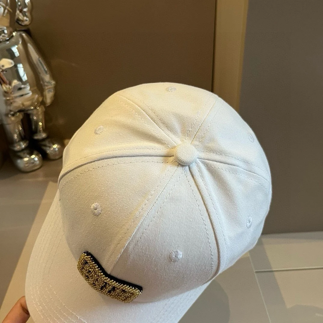 Бейсболка Miu Miu с вышитой надписью - унисекс - белая