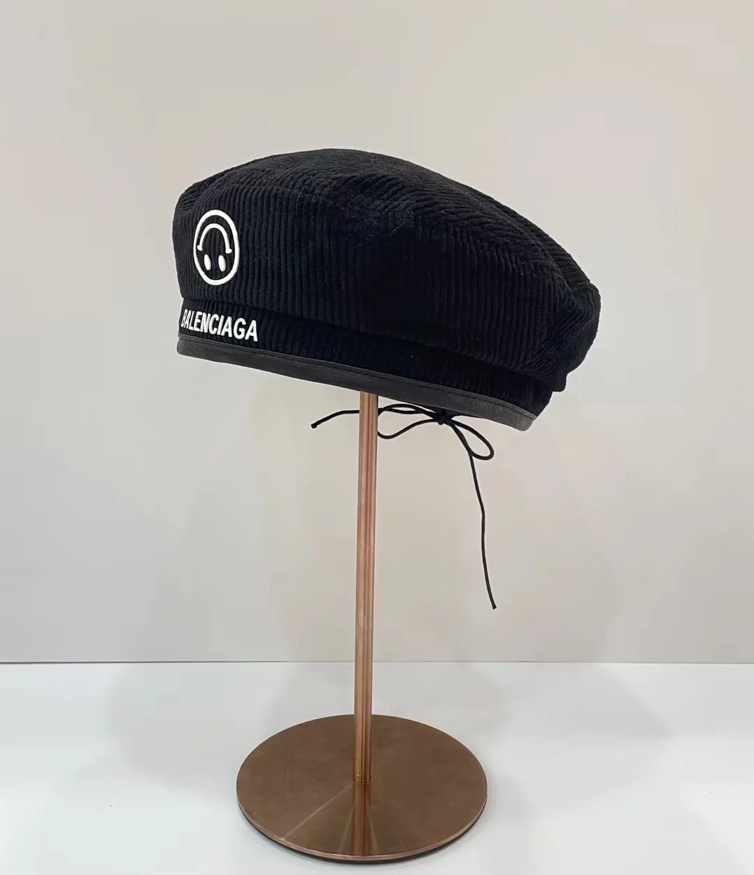 Balenciaga - Улыбающийся вельветовый берет