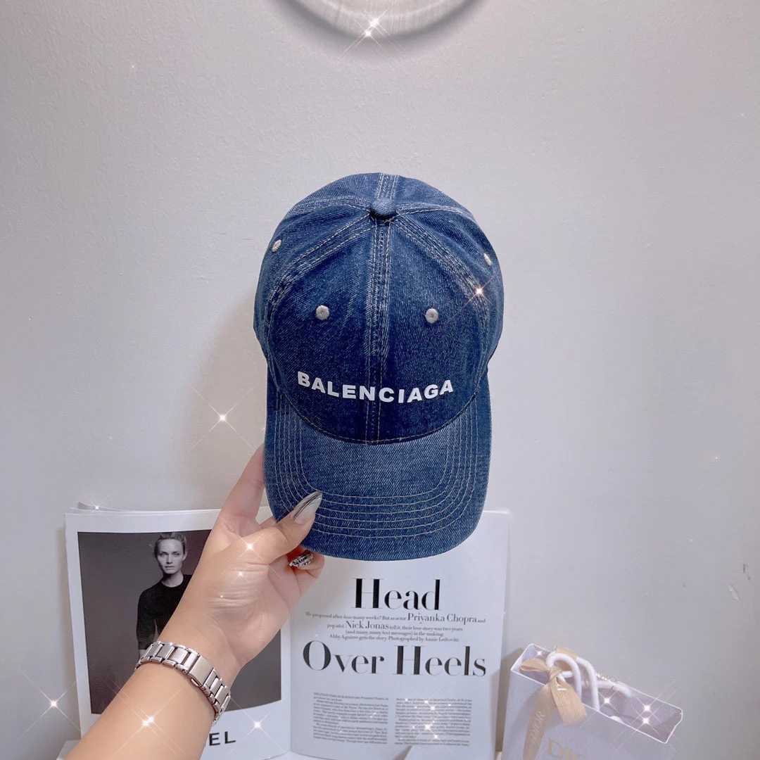 Бейсболка Balenciaga из выстиранного денима