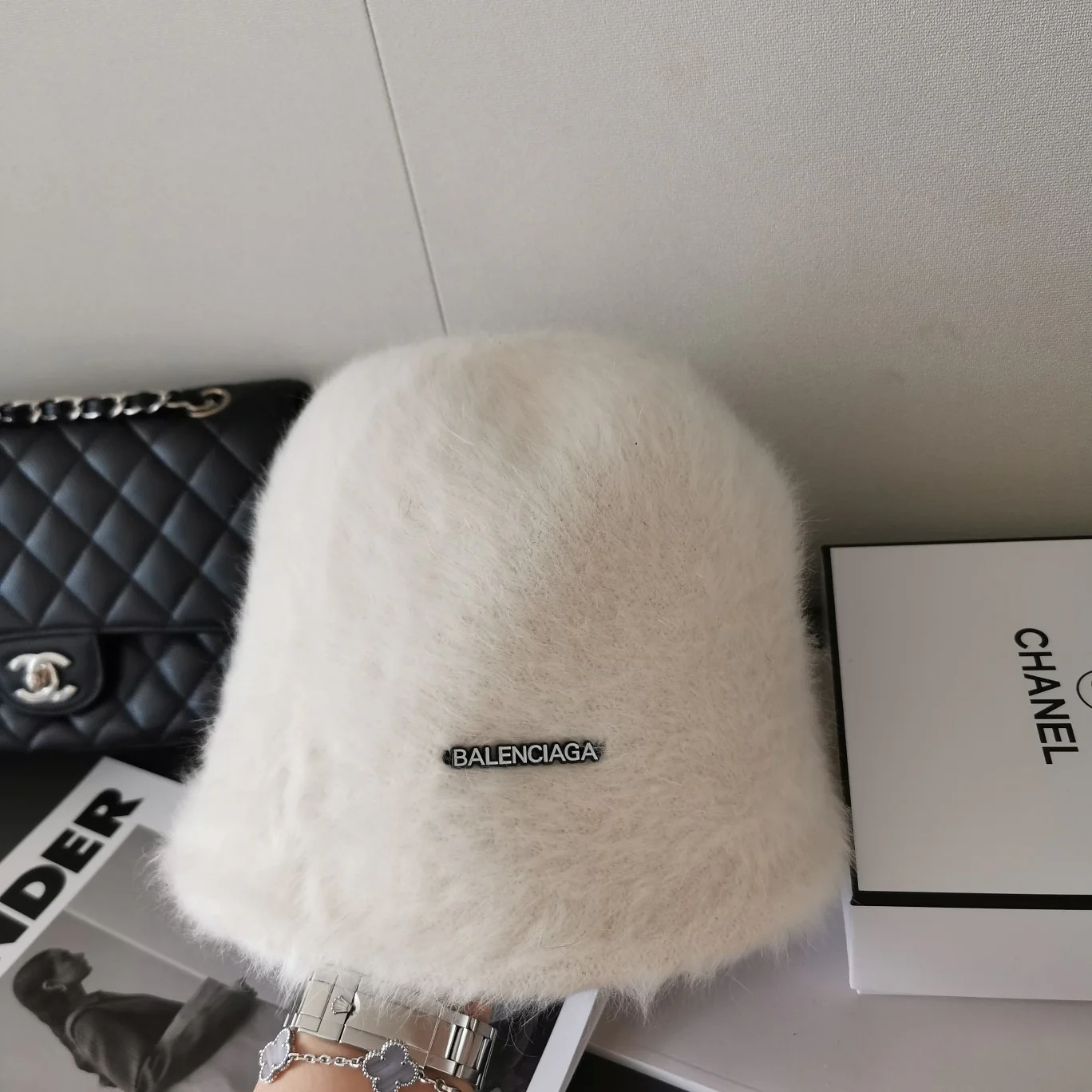 Balenciaga - Меховая рыбацкая шляпа - Белая