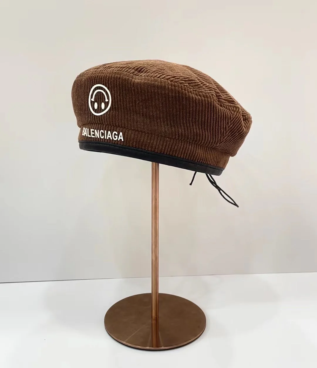 Balenciaga - Улыбающийся вельветовый берет