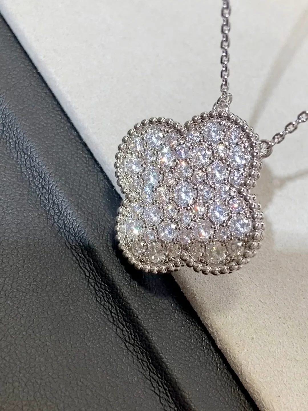 Van Vek - Колье 097