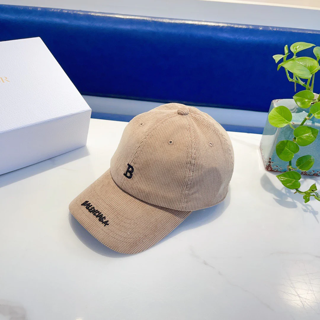 Бейсболка Balenciaga из вельвета