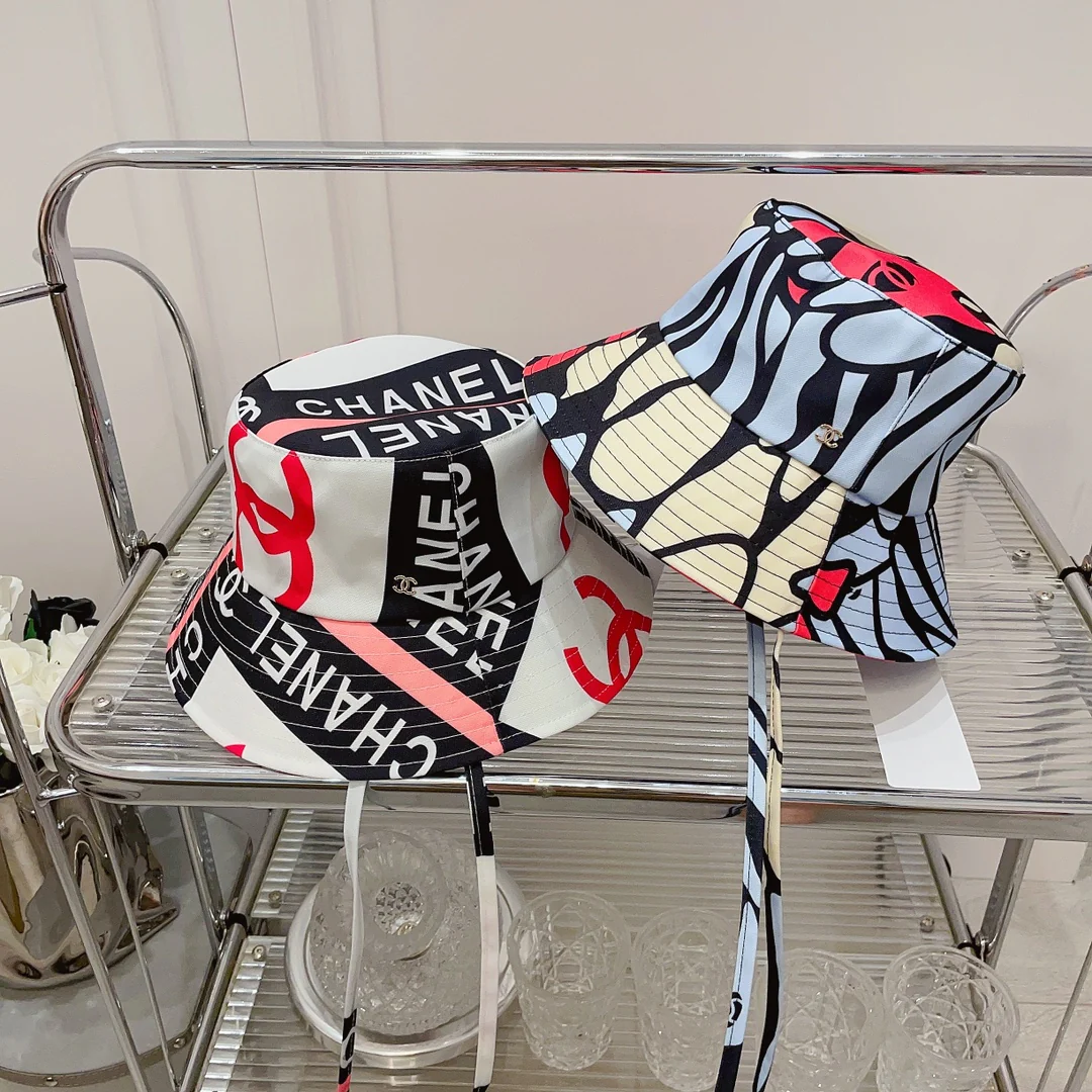 Лимитированная серия Chanel 2022 года: рыбацкая шляпа с граффити - 1 шт.