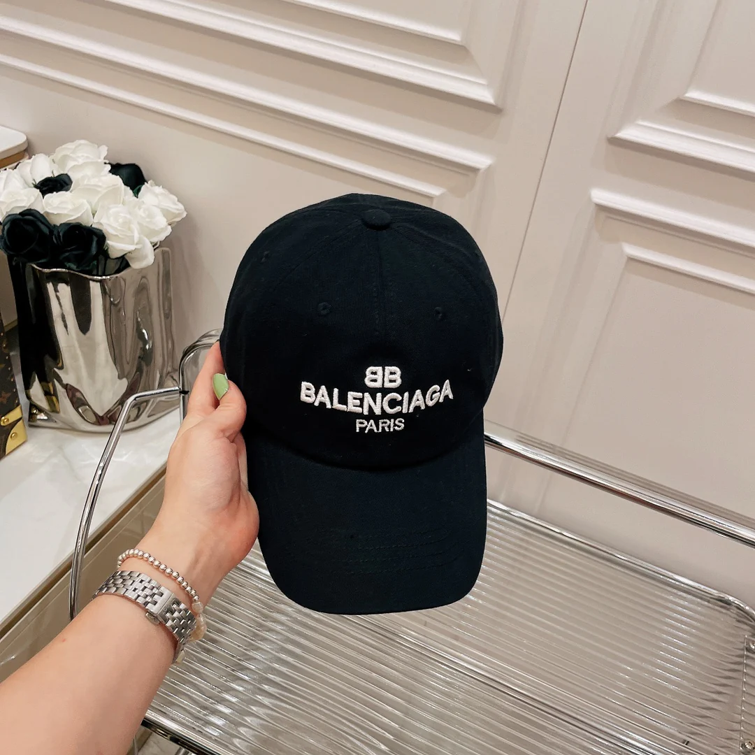 Бейсболка Balenciaga с вышивкой - 1