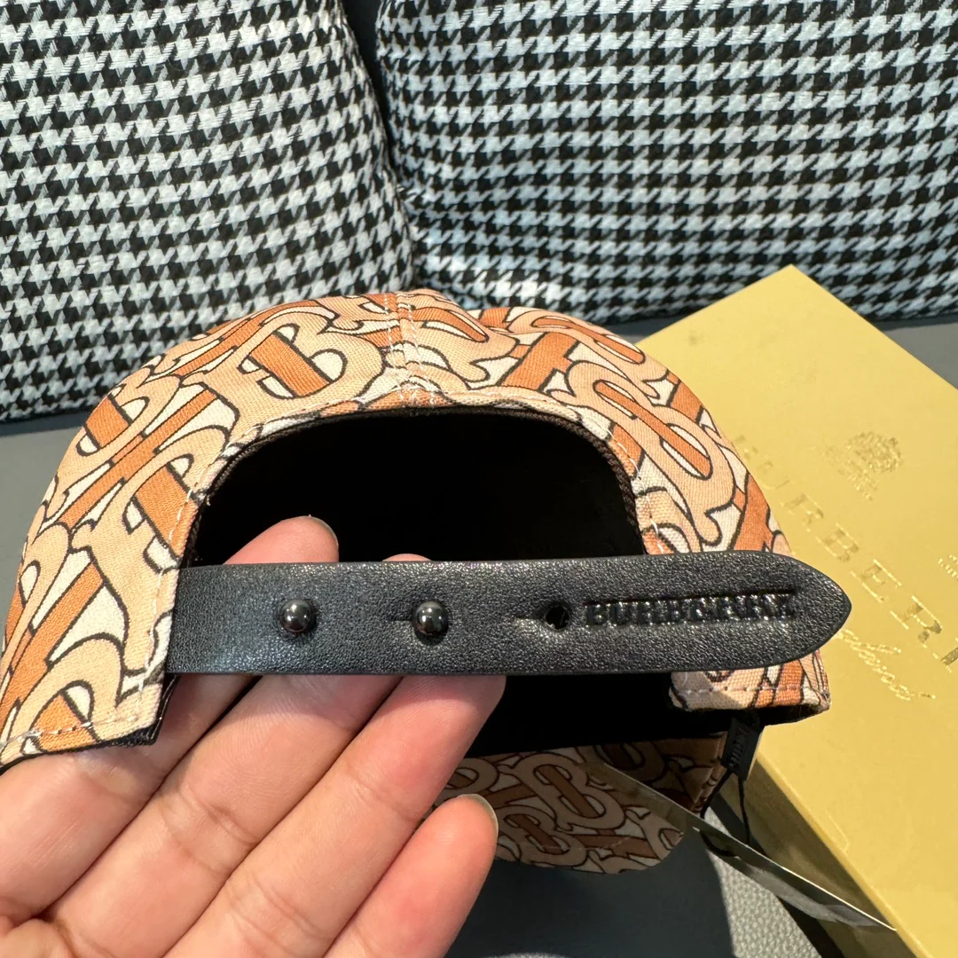 Burberry - Новая бейсболка с рисунком TB - желтая