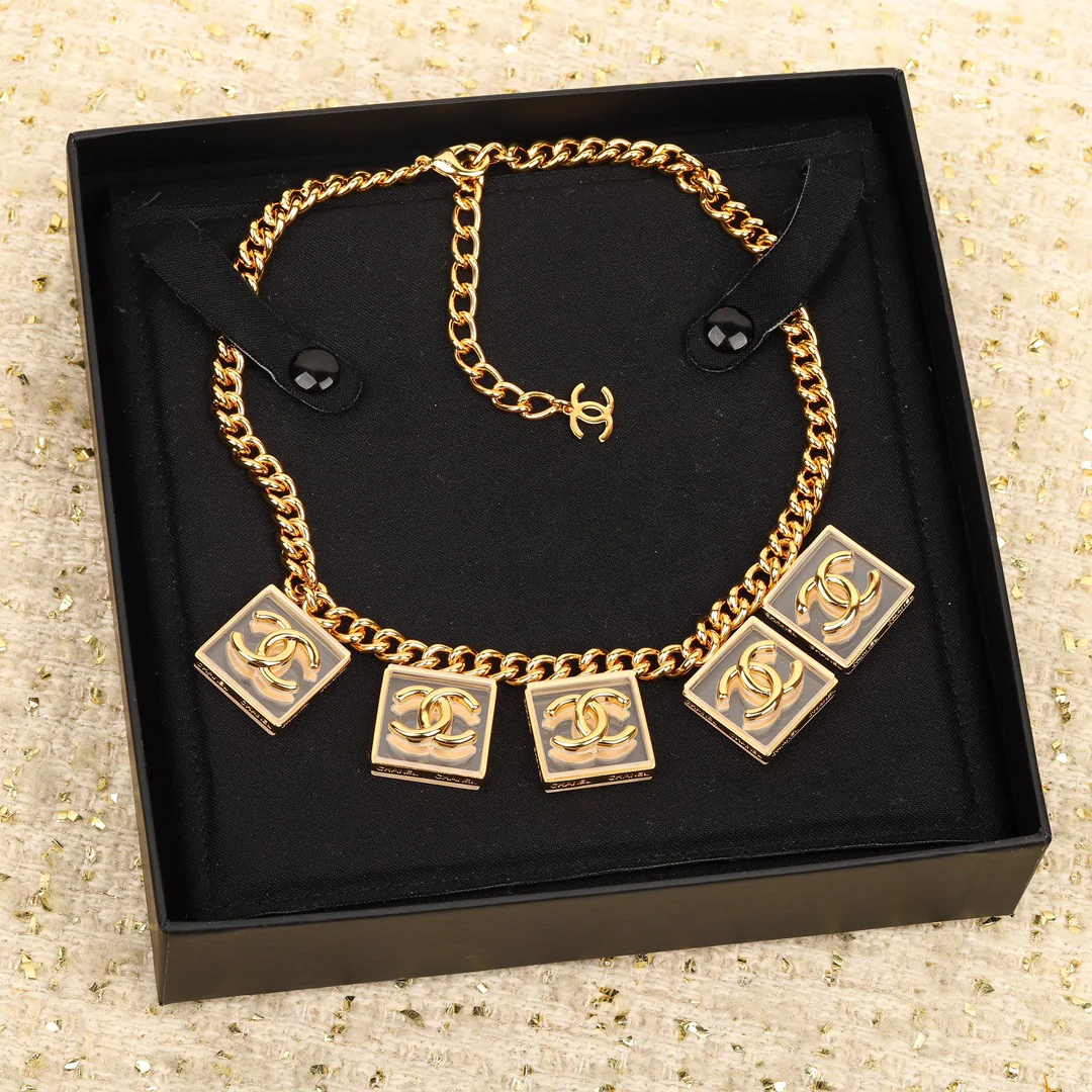 Chanel - Колье 378