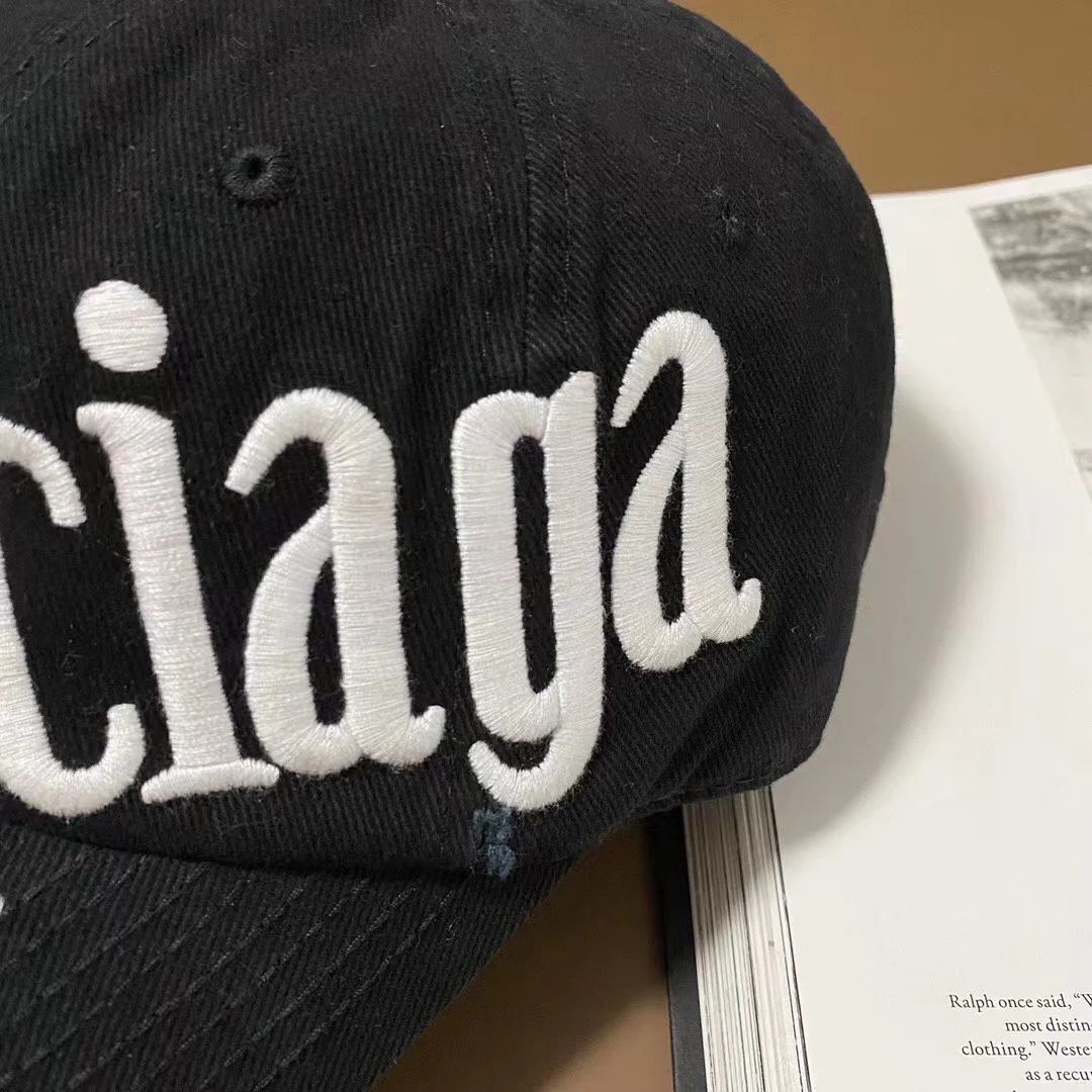 Бейсболка Balenciaga с вышивкой - черная