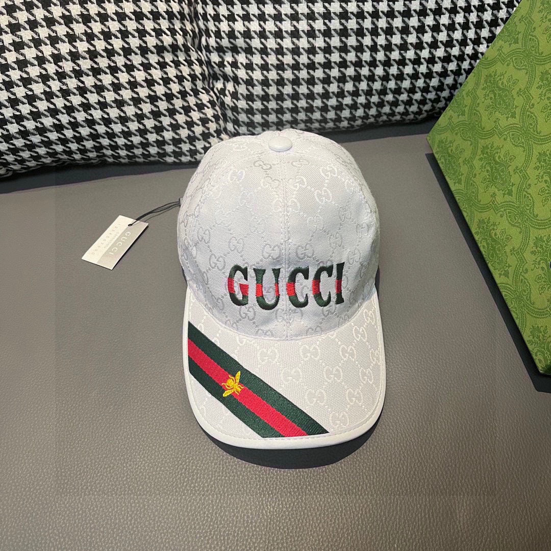 Gucci - Бейсболка с обильной вышивкой - Белая