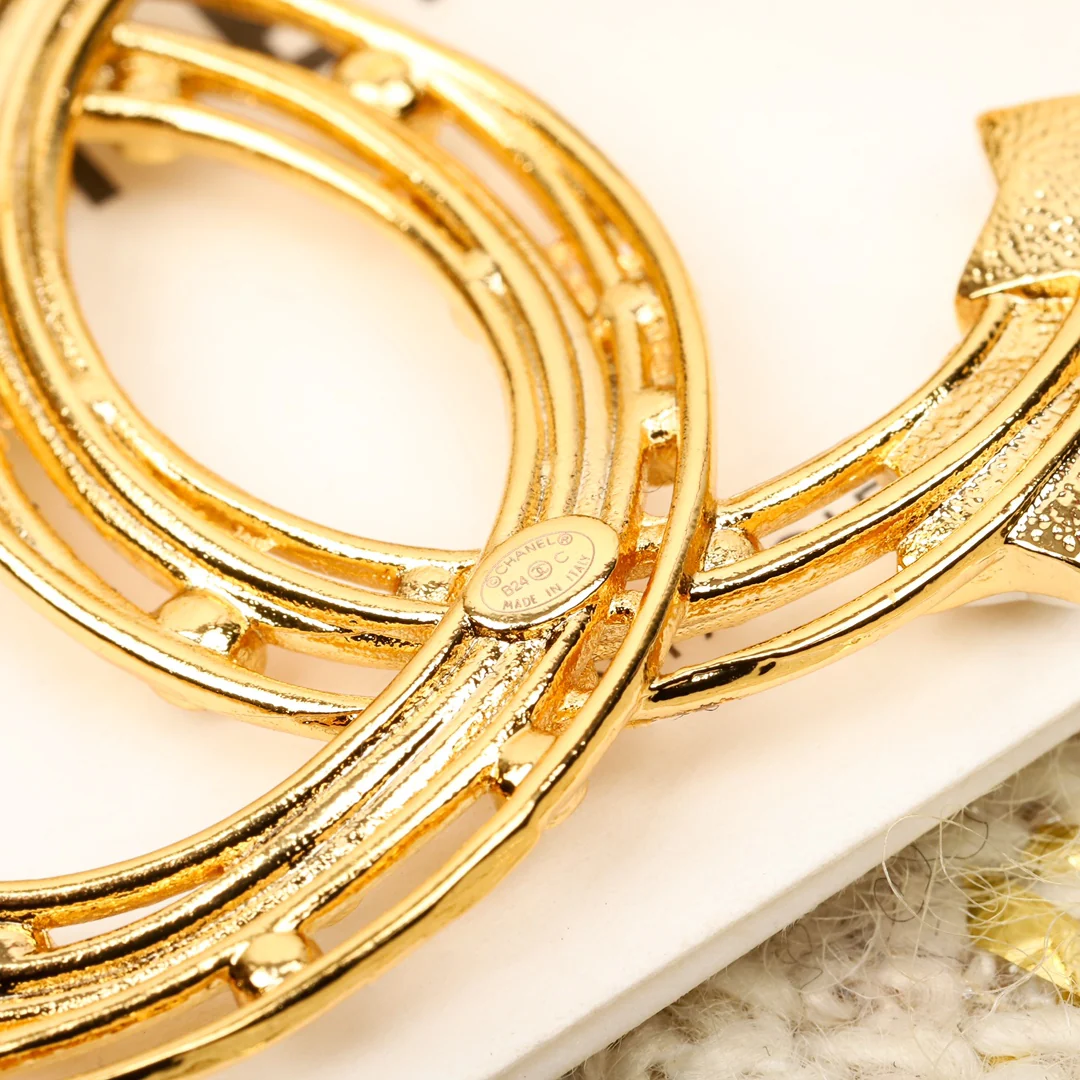 Брошь Chanel 145